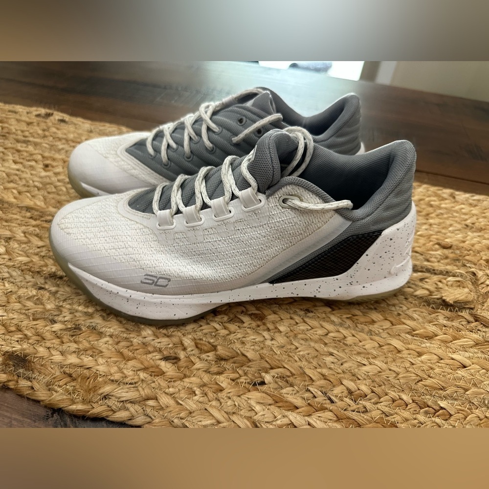 Under Armour Curry 3 White And Gray Low Athletic Sneakers 6.5 youth Basketball